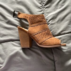 These are not rated brown open toe boots. They’ve been worn once.